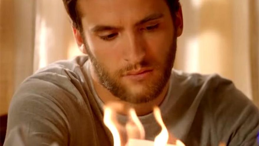 Ricardo Gómez en el 17x01 de "Cuéntame cómo pasó"