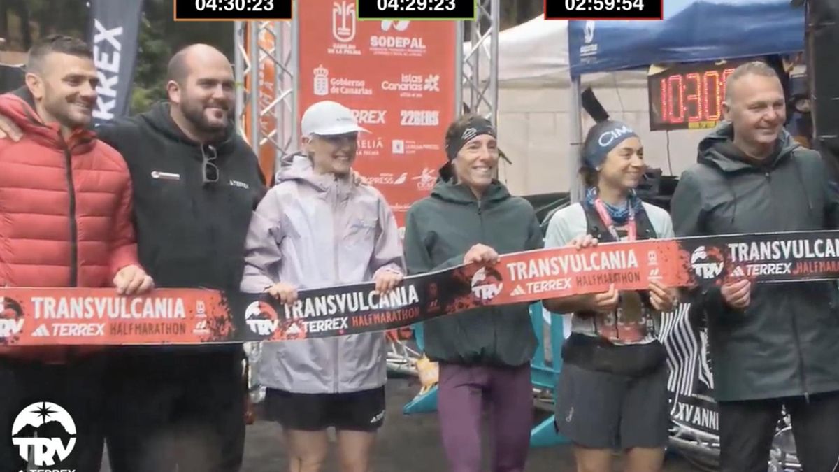 Podio  de la Media Maratón femenina.
