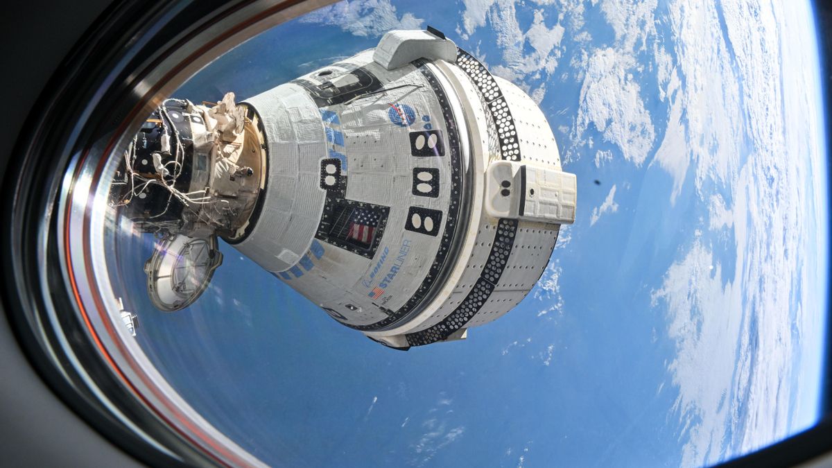 Una fuga de aire en la estación espacial obliga a los astronautas a refugiarse en una nave