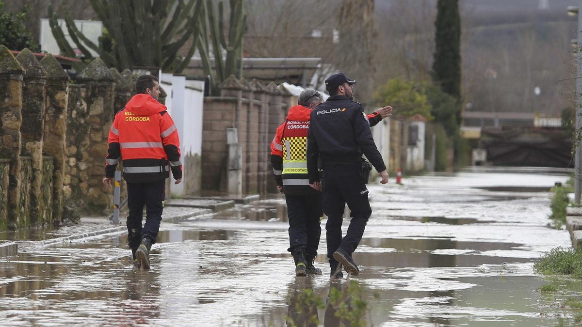 Policía y bomberos en Altea