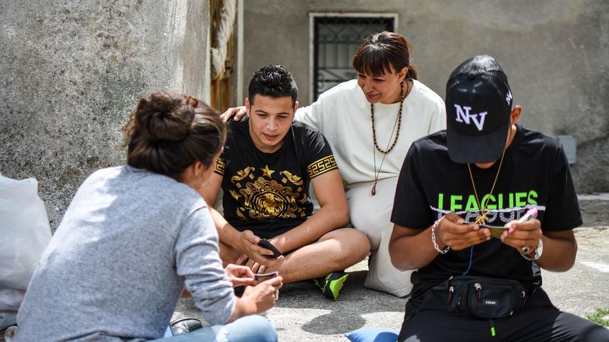Menores no acompañados participan en el proyecto de arte callejero Atelier d'Arte Pubblica en Castelsaraceno.