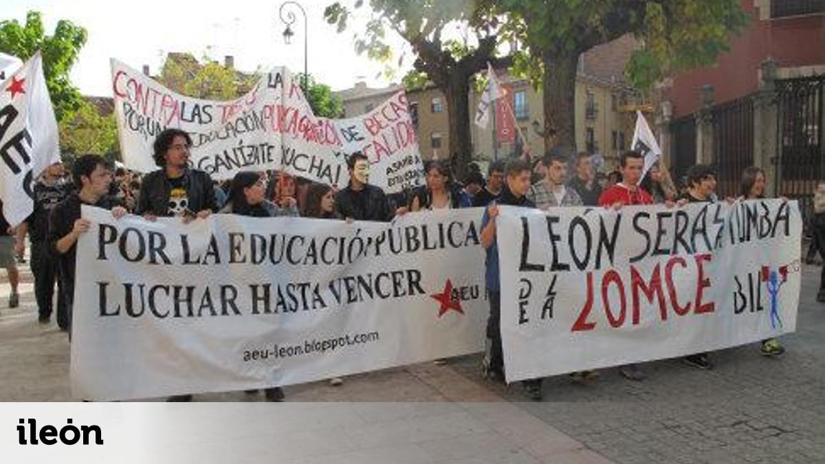 Cientos de estudiantes a la calle por una educación pública, gratuita y ...