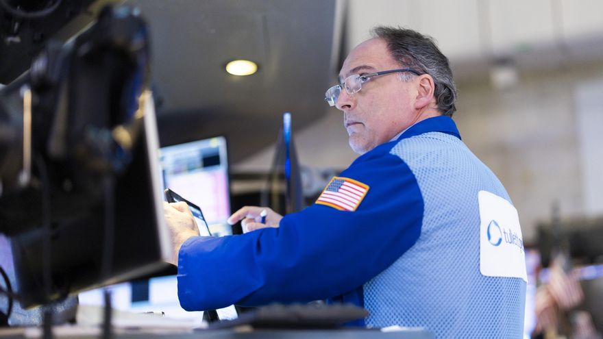 Wall Street cierra en verde tras mantener la Fed los tipos y advertir de los riesgos por aranceles