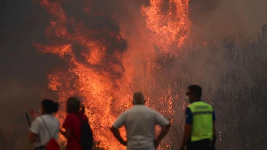 Los peligros para la salud de respirar el humo de los incendios: más visitas al hospital, EPOC o 'asma por irritantes'
