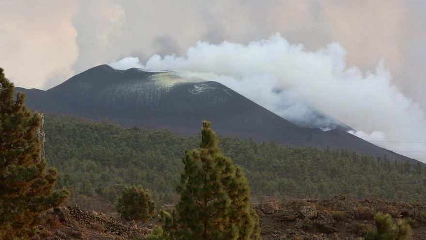La aparición de depósitos de azufre elemental denota "un cambio claro" en la dinámica del volcán