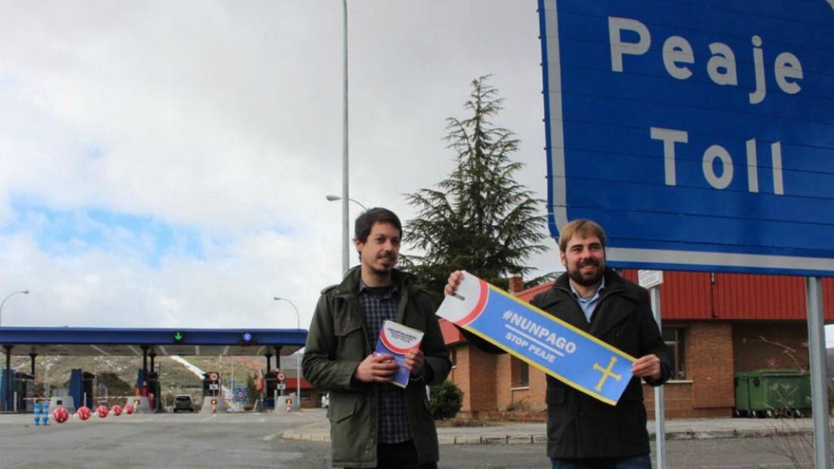 El exdiputado de Podemos en Asturias, Daniel Ripa, protestando en León contra el peaje de la autopista con Asturias AP-66.