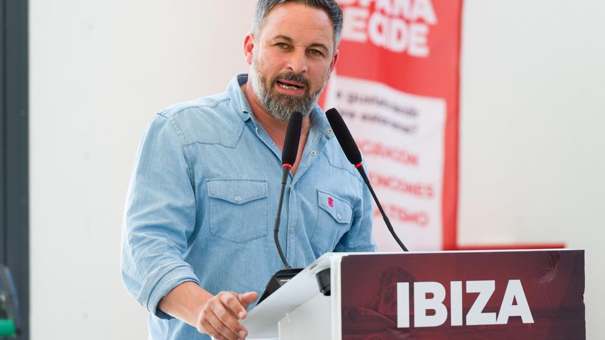El presidente de Vox, Santiago Abascal, intervieen un acto de precampaña en el Hipódromo de Sant Rafel, a 23 de abril de 2023, en Ibiza, Baleares