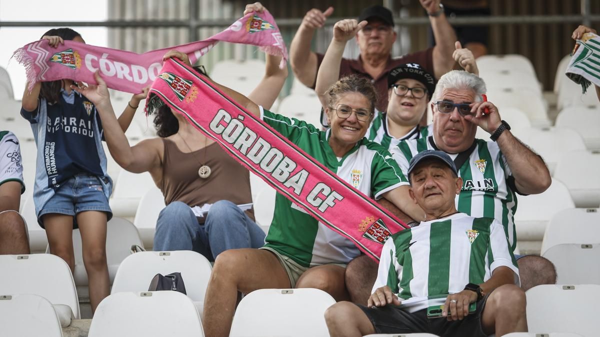 Grada Blanquiverde del Córdoba CF - SD Huesca