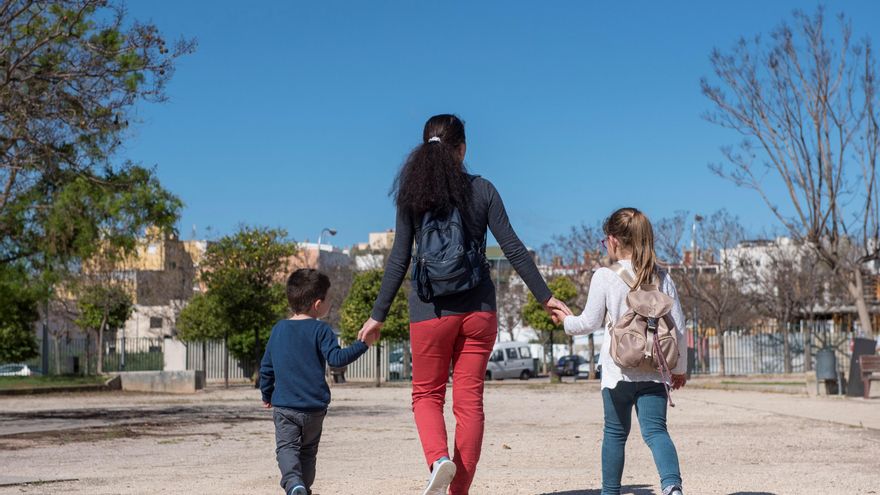 Blindaje a la vuelta al trabajo tras una excedencia por cuidado de hijos: debe garantizarse "siempre"
