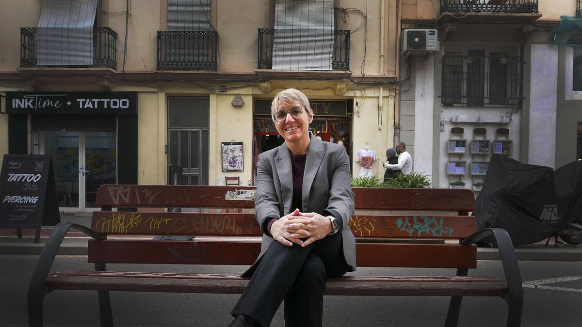 La portavoz de Compromís en el Ayuntamiento de València critica la fakta de inversión en vivienda y servicios sociales.