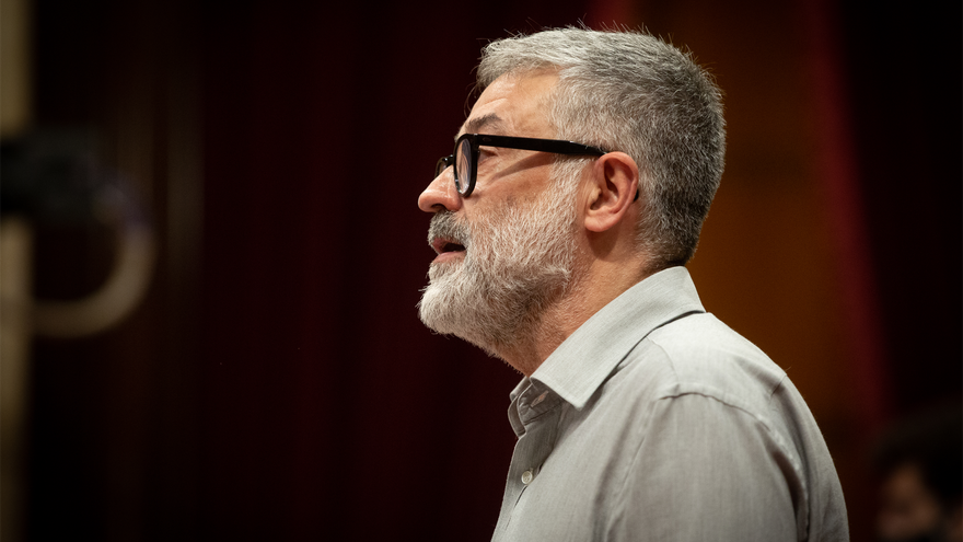 Archivo - El portavoz de la CUP en el Parlament, Carles Riera, interviene durante una sesión plenaria monográfica en el Parlament sobre la inhabilitación del expresidente de la Generalitat Quim Torra, en Barcelona, Catalunya (España), a 30 de septiembre d