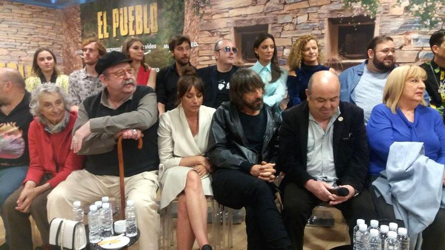 Parte del elenco de 'El Pueblo', en la rueda de presentación