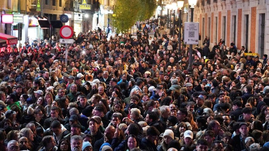 Renfe pide a Ayuso y a Almeida evitar eventos masivos en la Puerta del Sol que cierren su estación a miles de viajeros