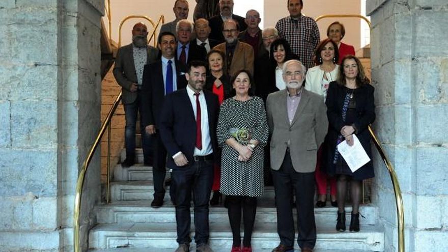 El Parlamento de Cantabria celebró las Cortes de León de 1188; en primera fila Javier Menéndez Llamazares, Dolores Gorostiaga y Juan Pedro Aparicio. Fotografía: Parlamento de Cantabria.