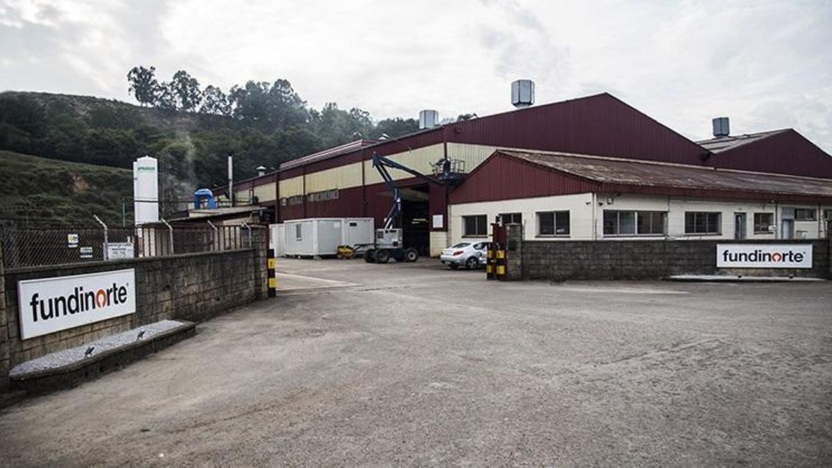Exterior de la fábrica de Fundinorte en San Felices de Buelna. | SODERCAN