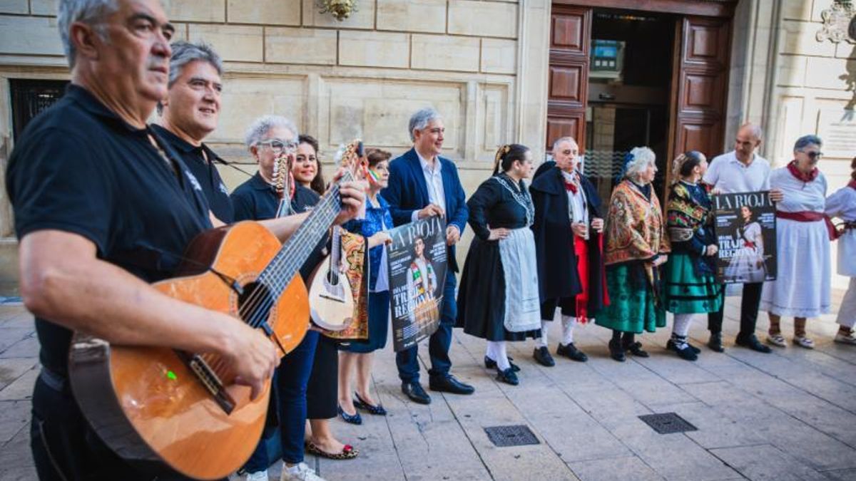 Presentación del I Día del Traje Regional en La Rioja