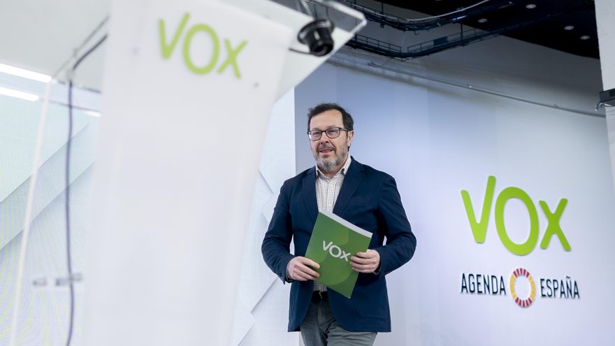 El portavoz de Vox, José Antonio Fúster, durante una rueda de prensa posterior a la reunión del Comité de Acción Política de Vox.
