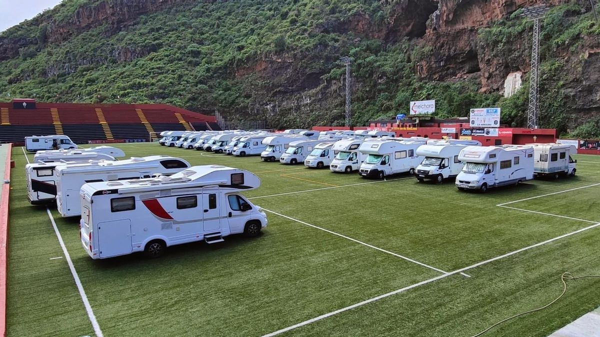 Caravaning por Canarias agradece al CD Mensajero la cesión de su estadio para estacionar en Carnavales
