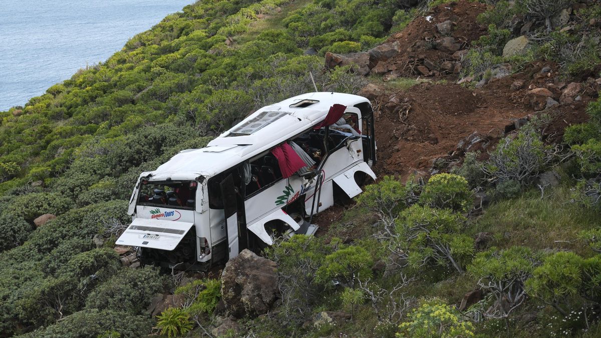 El conductor de la guagua accidentada en La Gomera es el herido más grave