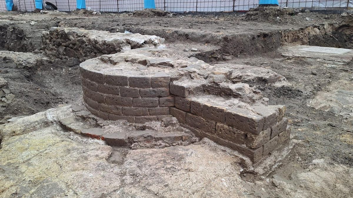 El hallazgo presenta ocho columnas en los lados largos y cuatro en los cortos