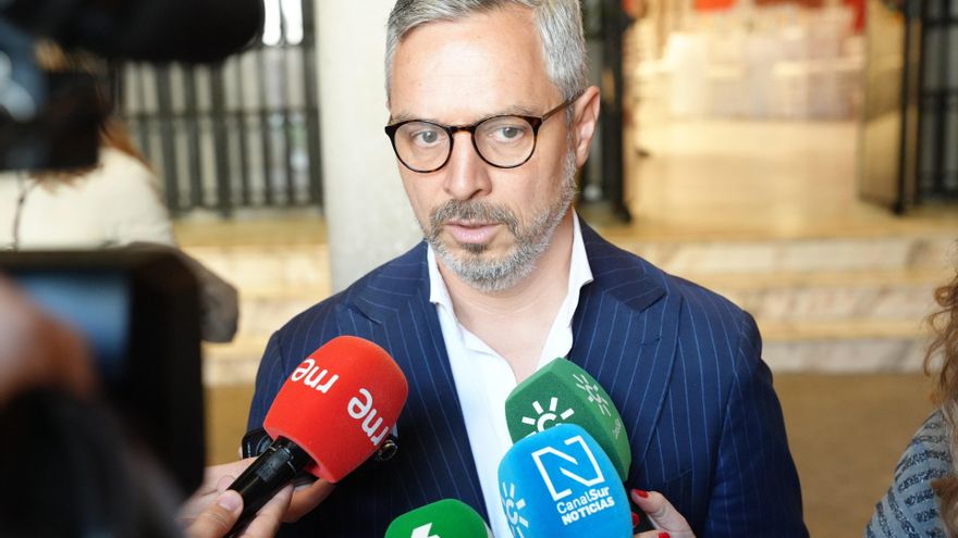 Archive - The Deputy Secretary of the Treasury of the PP Juan Bravo, attends the media.