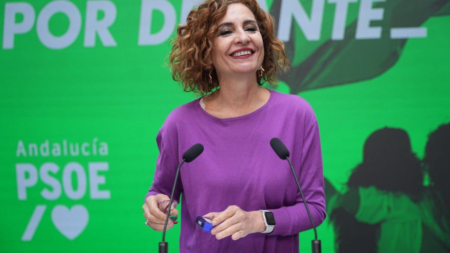 La secretaria general del PSOE de Andalucía, María Jesús Montero, en rueda de prensa en Sevilla. (Foto de archivo).