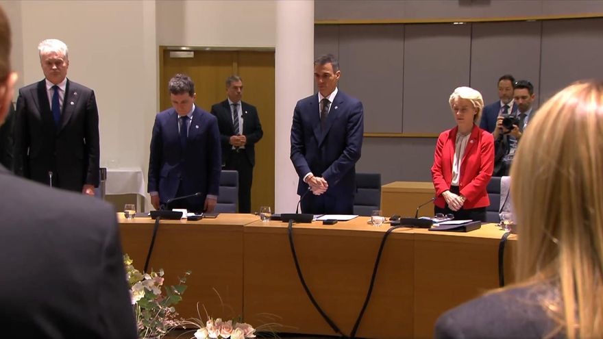 Los líderes de la UE guardan un minuto de silencio por las víctimas del accidente de Adamuz.