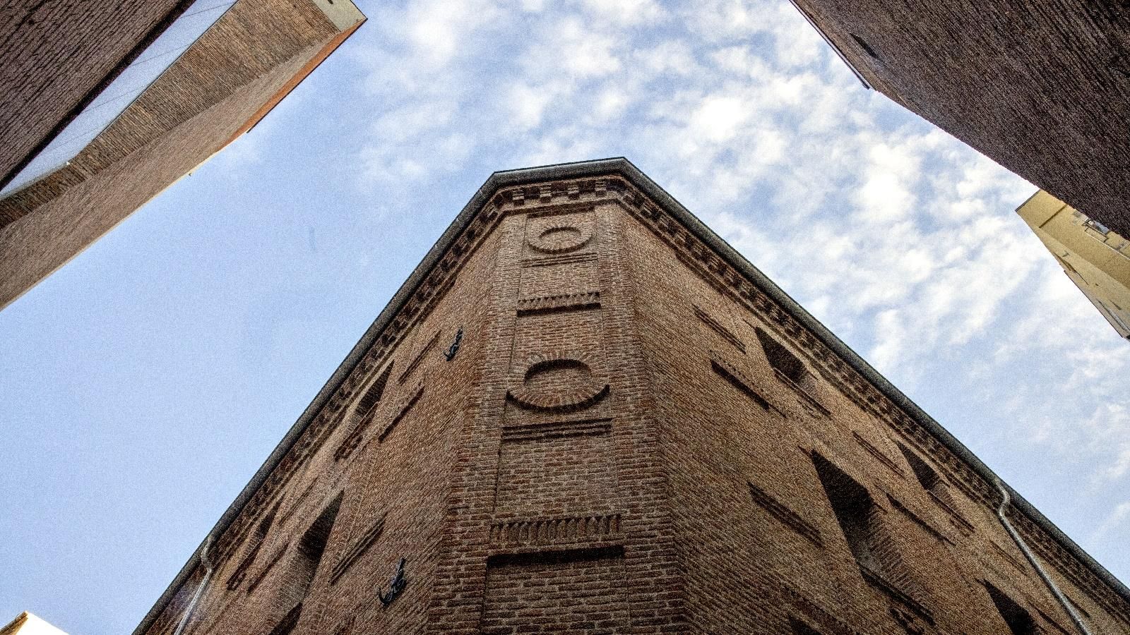 Daños por humedad en el centenario Beti-Jai, la capilla sixtina de la pelota vasca