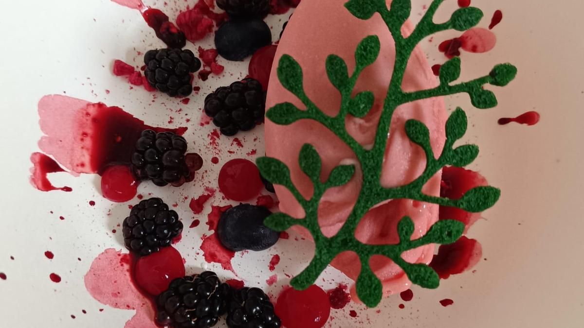 El histórico moral de Daroca se saborea en un postre Michelin por una causa solidaria
