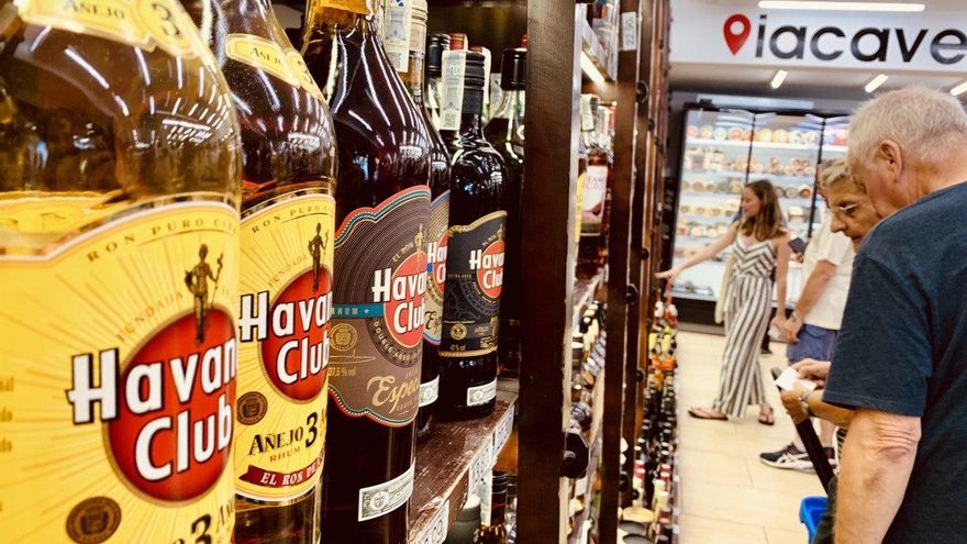 El Estado autoriza más estancos en la frontera con Francia para buscar turistas franceses atraídos por lo 'typical Spanish'