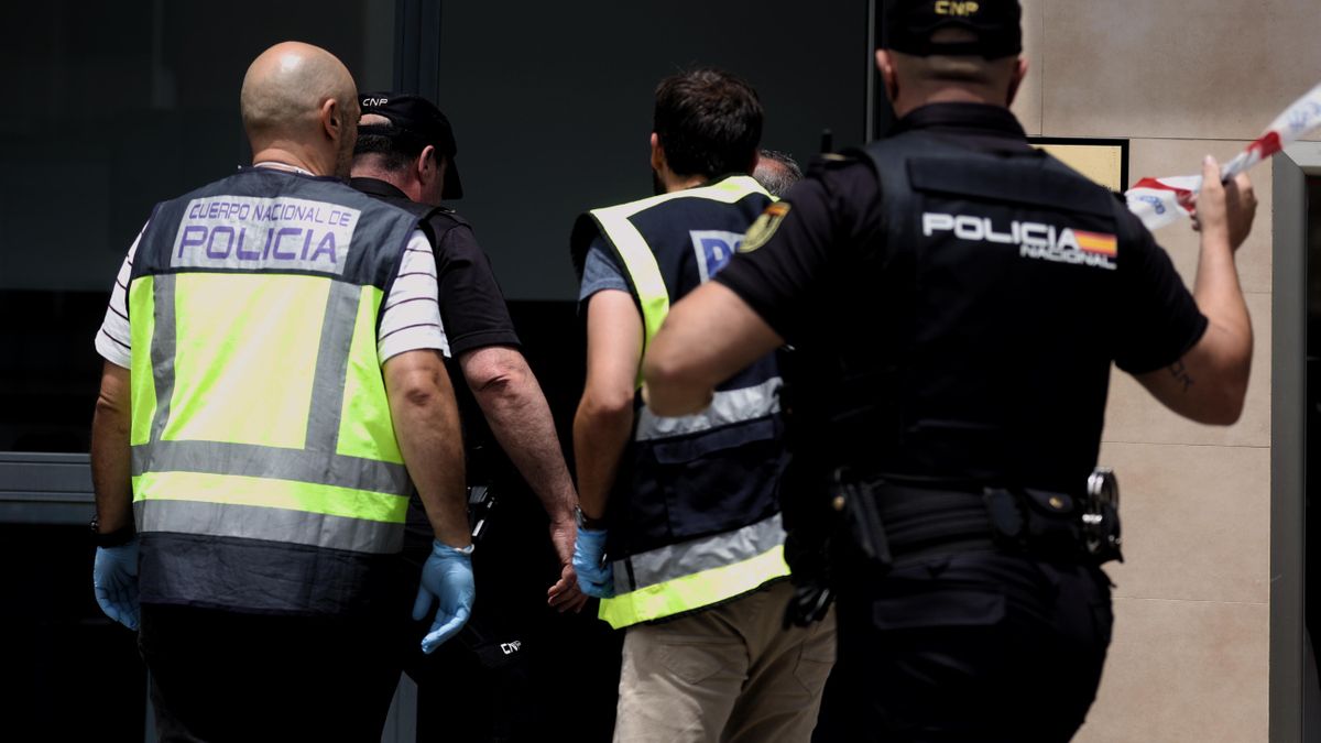 Varios agentes trabajan de la Policía Nacional en una imagen de archivo