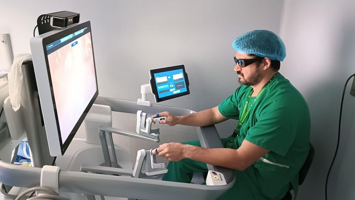 Operando el robot quirúrgico