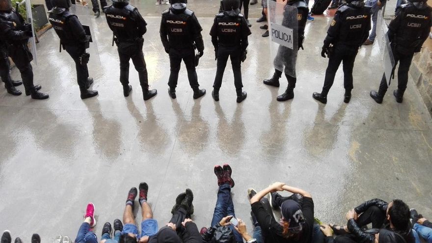 Un herido en la cara por una pelota de goma durante una carga en Barcelona