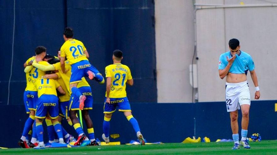 Las Palmas vuelve a la promoción con los goles de Kirian