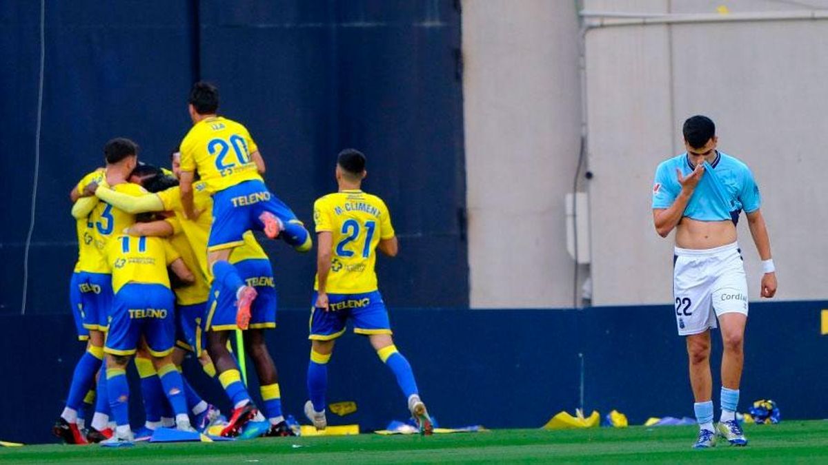 Las Palmas vuelve a la promoción con los goles de Kirian