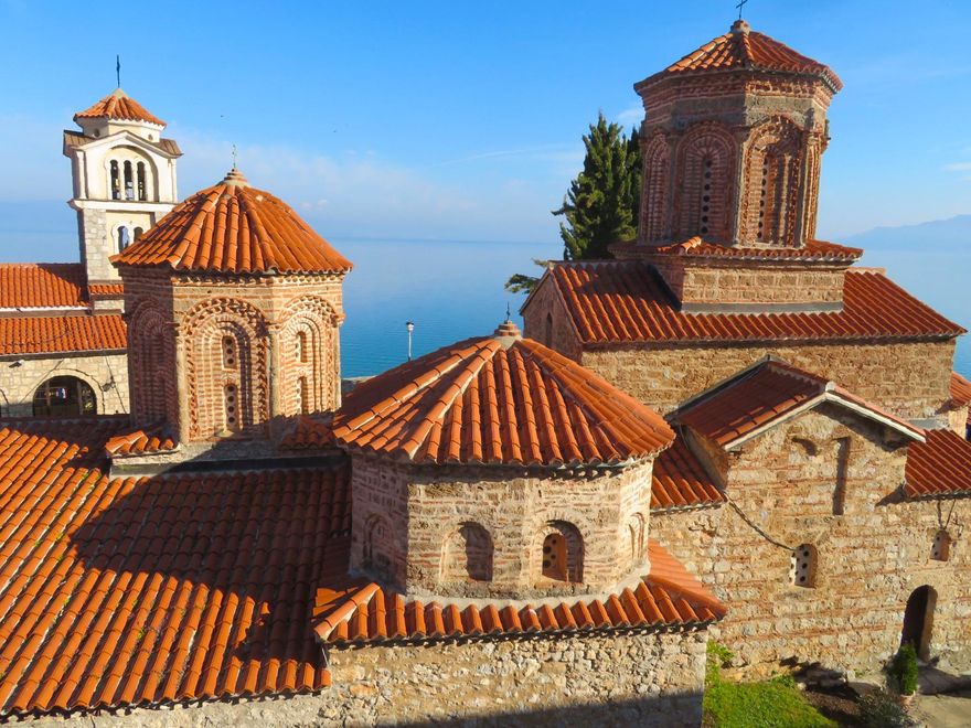 Arquitectura bizantina en San Naum. El uso virtuoso del ladrillo es una de las señas de identidad de las iglesias ortodoxas de esta parte del mundo.