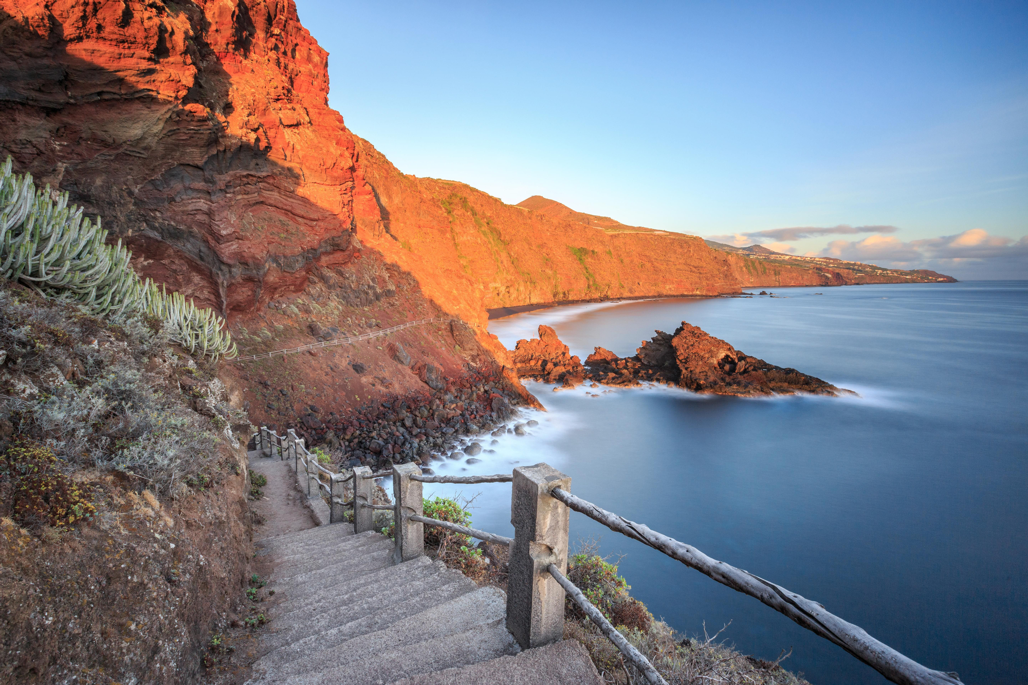 Bajada a la Playa de Nogales  (Puntallana).
