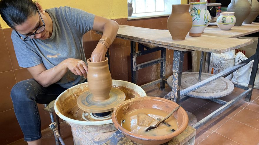 De profesión, salvar un oficio tradicional: la alfarería en Asturias