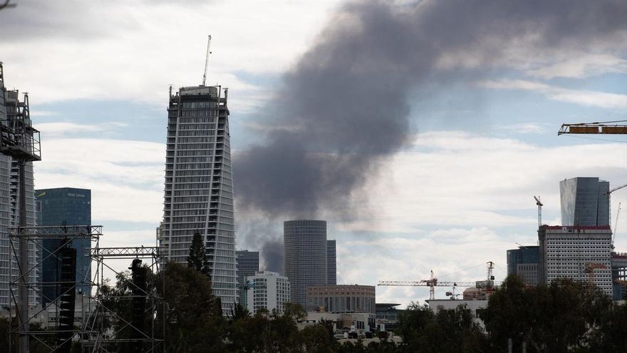 Columnas de humo en Teherán