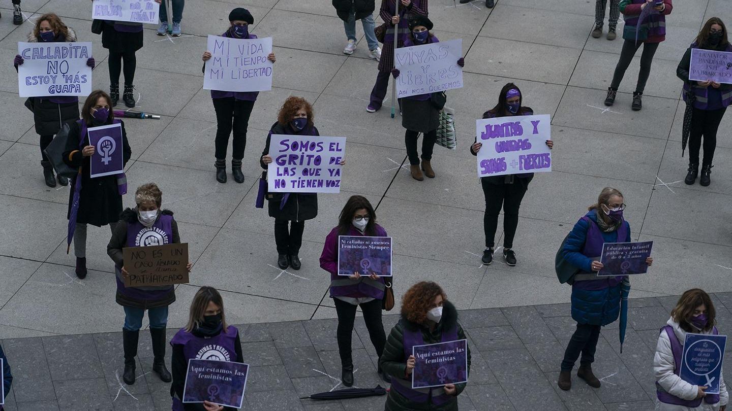 Las manifestantes feministas han mantenido todas las medidas de seguridad por la situación sanitaria.