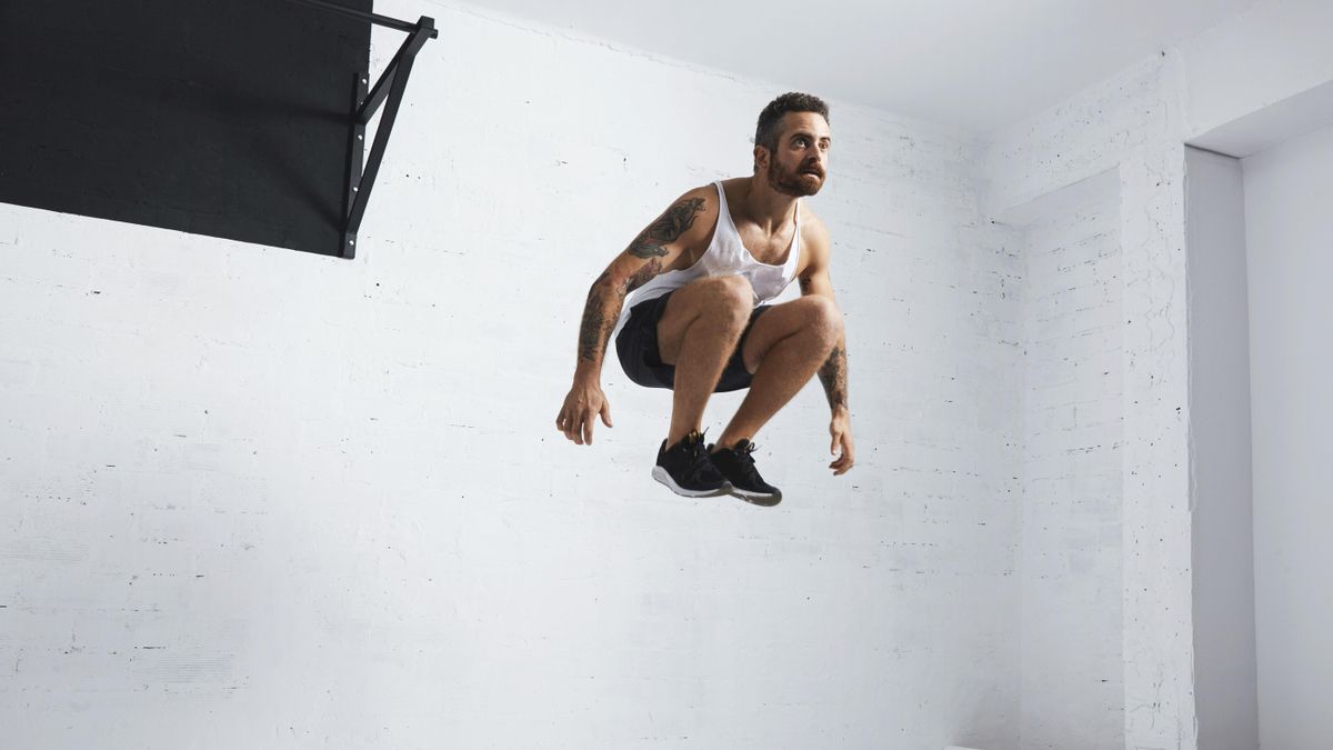 Un preparador físico, sobre el reto viral de dar saltos por la mañana: “No es el mejor mejor ejercicio para hacer al despertar”