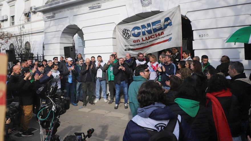 Diputados de la oposición repudiaron la ola de despidos en la CNEA: “Es una entrega de nuestra soberanía nuclear"