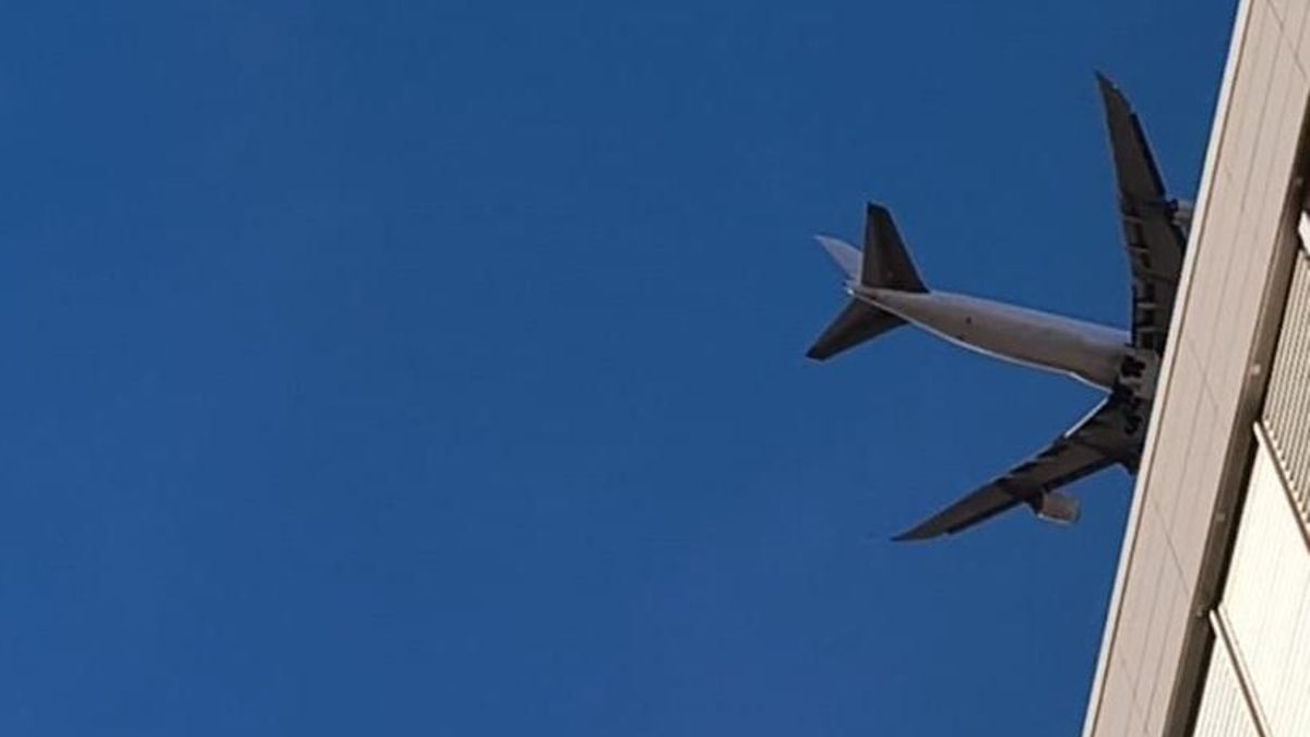 Avión sobre Valdespartera hacia el aeropuerto.
