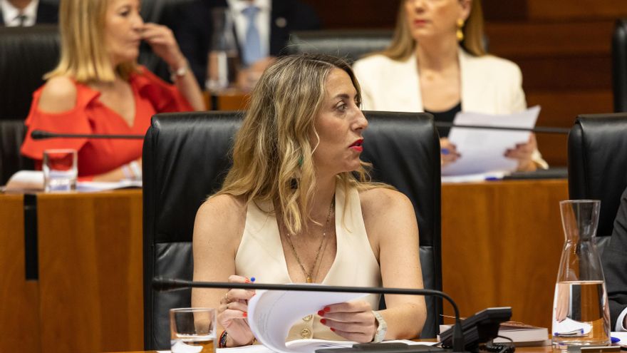 La presidenta del PP de Extremadura, María Guardiola, durante la constitución de la Asamblea de Extremadura,