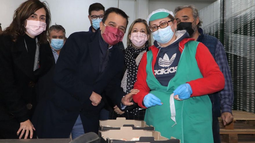 Un momento de la visita a esta industria de Cuenca