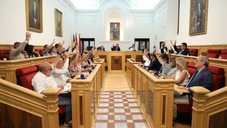 El PP se desmarca de Vox en Toledo y vota "solidarizarse" con la acogida de menores migrantes no acompañados