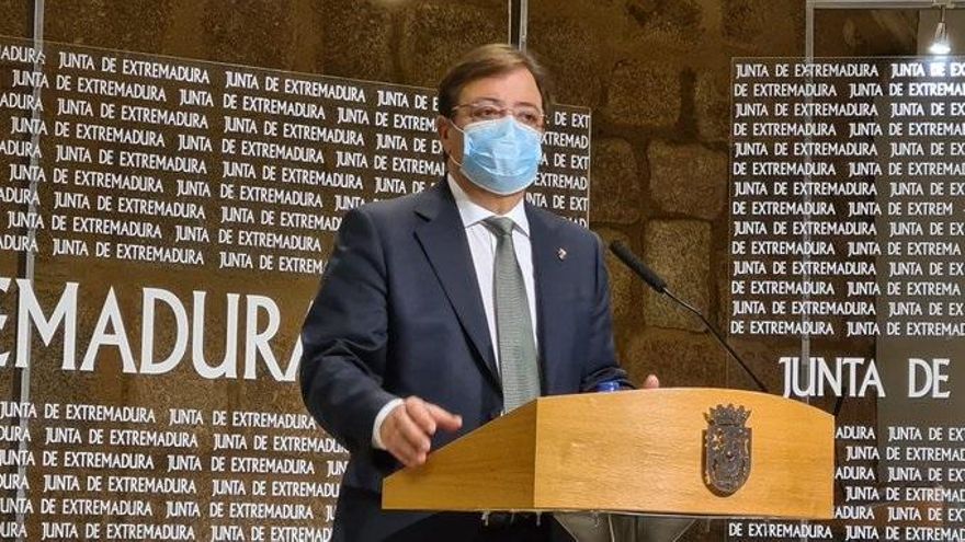 Archivo - Imagen de archivo del presidente de la Junta, Guillermo Fernández Vara, en una rueda de prensa