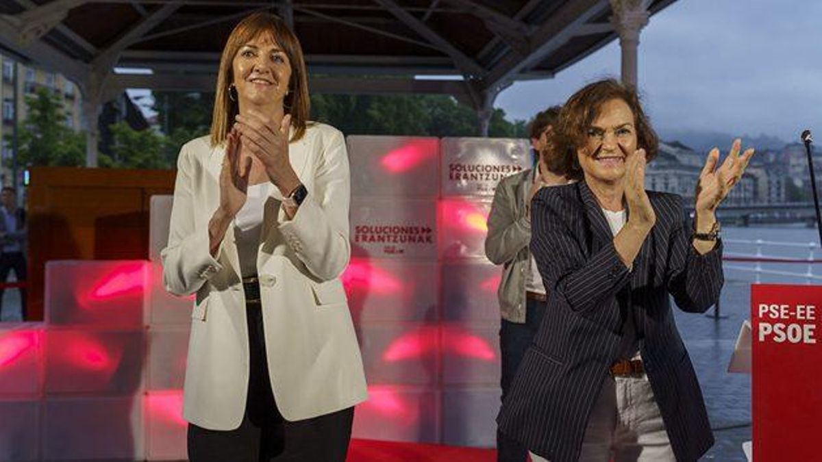 Idoia Mendia, con Carmen Calvo, en un mitin de la campaña electoral de 2020