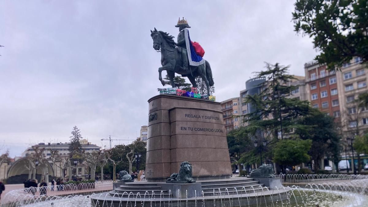 El monumento del Espartero de Logroño se convierte en un Rey Mago