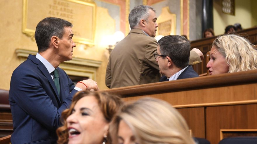 Santos Cerdán, subiendo a su escaño en el Congreso 24 horas antes de la aparición del informe de la UCO de la Guardia Civil